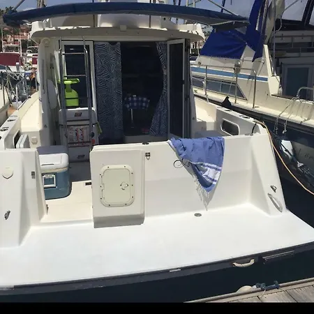 Botel Barco En *