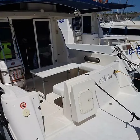 Botel Barco En *